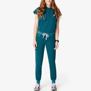 Figs Scrubs- Caribbean Blue- Rafaela Top and Zamora Jogger Pants (XS)